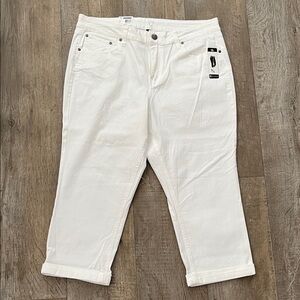 New Directions White Essential Capri Pants